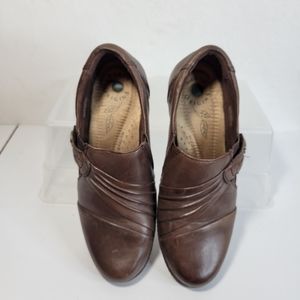 Womans Earth Origins Brown Short Bootie 2 inch heel Size 7.5